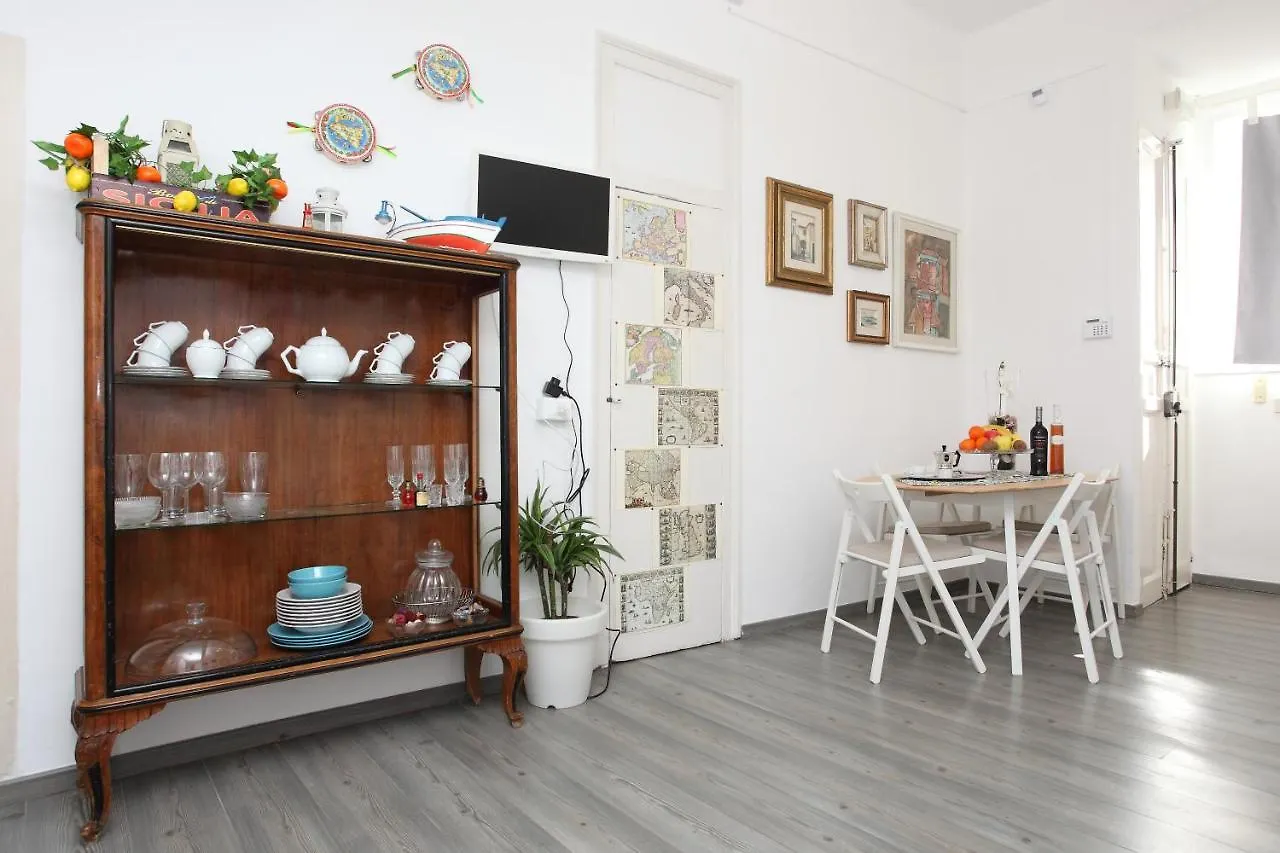 Alfredo Apartment A Casa Di Alfredo パレルモ 別荘