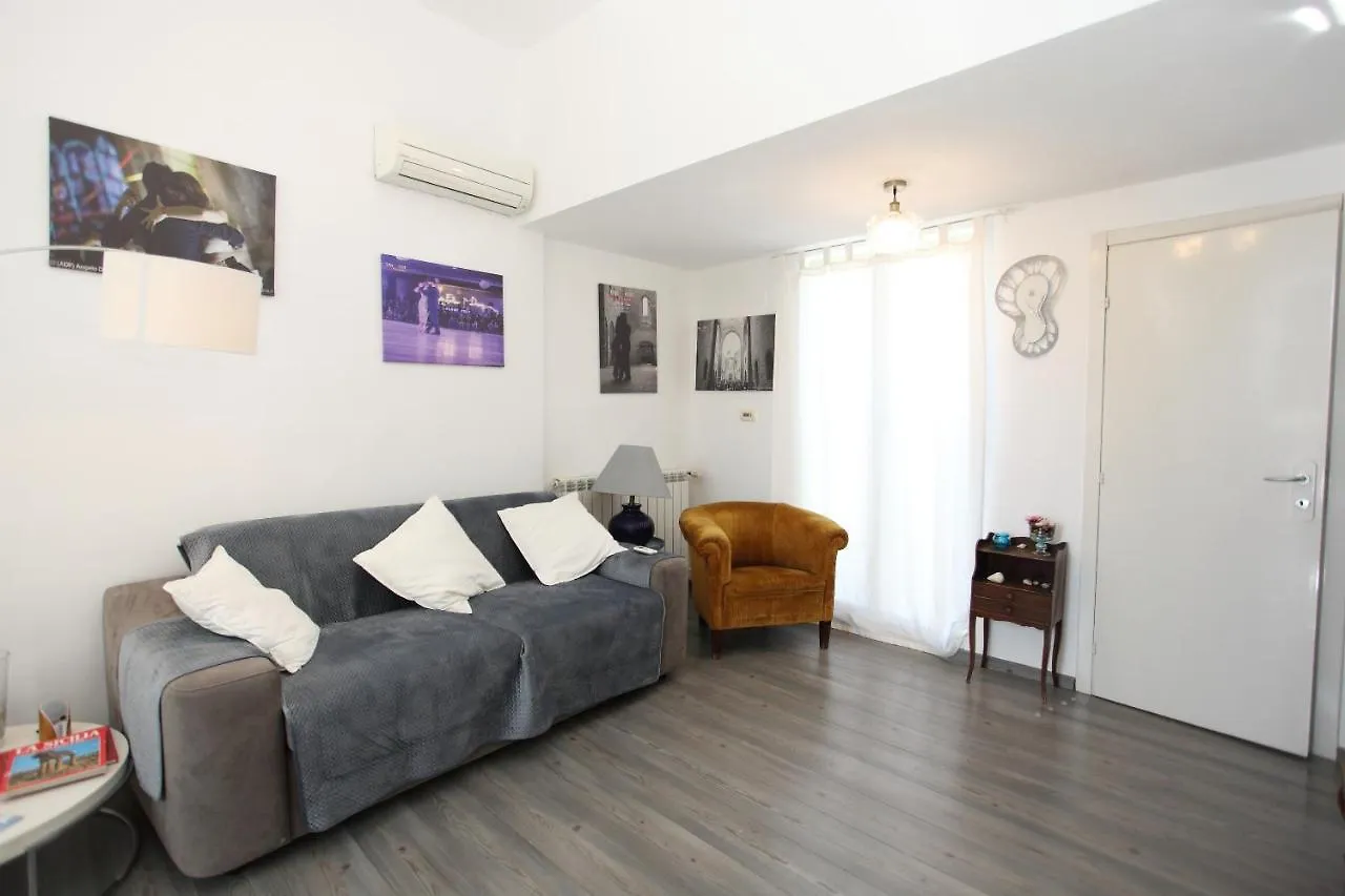 Alfredo Apartment A Casa Di Alfredo パレルモ イタリア